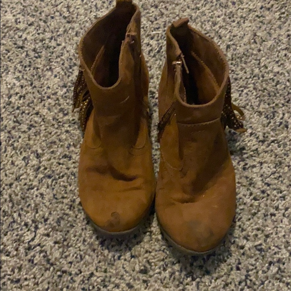 Faux leather boots with dangle